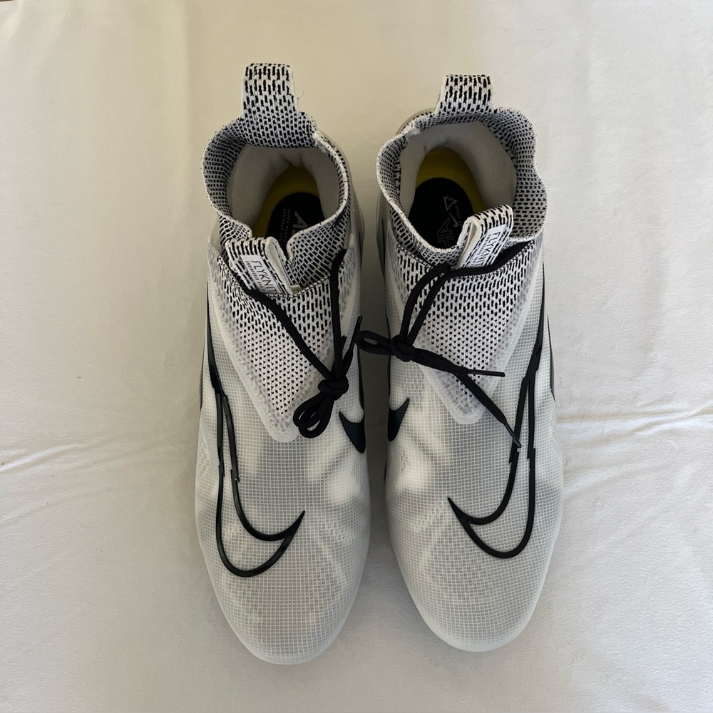 Nike Alpha Menace Elite 3 Flyknit Ghost Men 14.5 White and Black Football Cleats - Picture 2 of 14